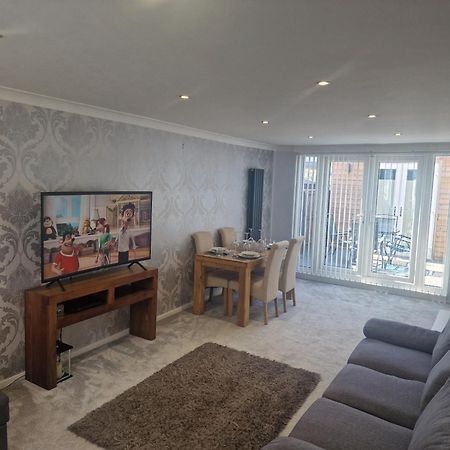 Stylish & Modern 2 Bed House With Free Parking Leeds Apartman Leeds  Kültér fotó